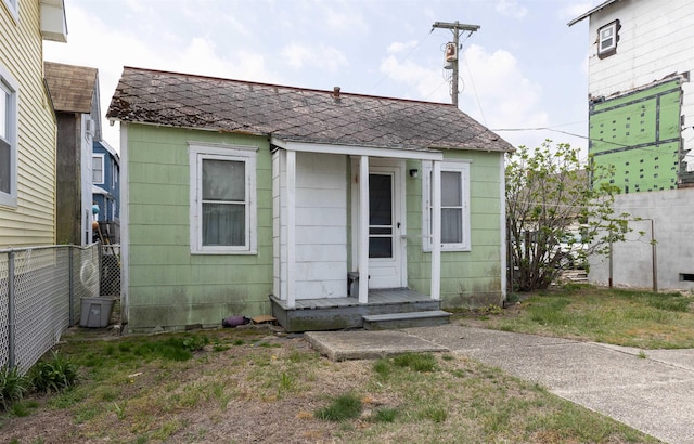 112 E Montgomery Ave, Wildwood, NJ 08260 - bungalow with fence and roof with shingles