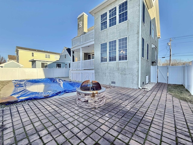 view of pool featuring a fire pit