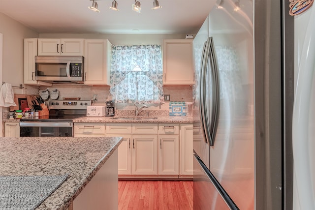 237 Lennox Ave, North Cape May, NJ 08204 - kitchen with stainless steel appliances, a sink, tasteful backsplash, and light wood-style flooring