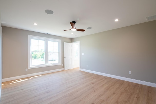 empty room featuring recessed lighting, visible vents, light wood-style floors, ceiling fan, and baseboards