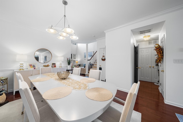 dining room featuring ornamental molding, dark hardwood / wood-style floors, and an inviting chandelier