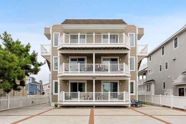 view of front of house with a balcony