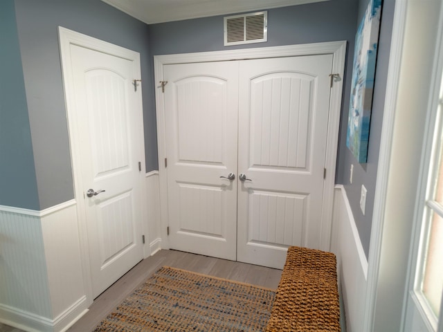 closet with visible vents