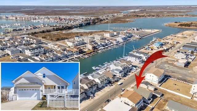 bird's eye view featuring a water view