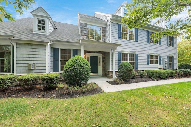 view of front of home featuring a front lawn