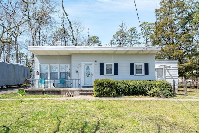 view of front of property with a front yard