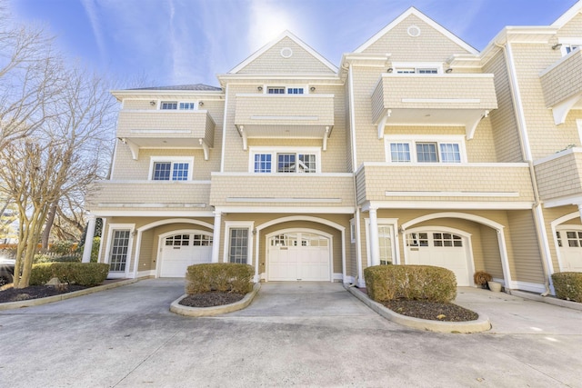 view of front of property with an attached garage and driveway