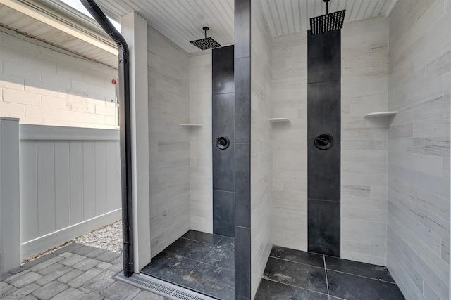 bathroom featuring tiled shower