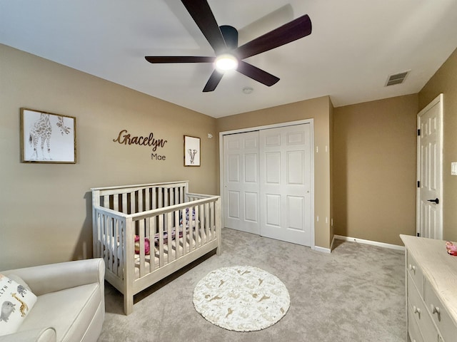 bedroom featuring light carpet, a ceiling fan, visible vents, baseboards, and a closet