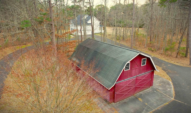 view of barn featuring a view of trees