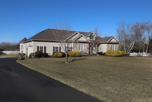 view of front of house featuring a garage and a front yard