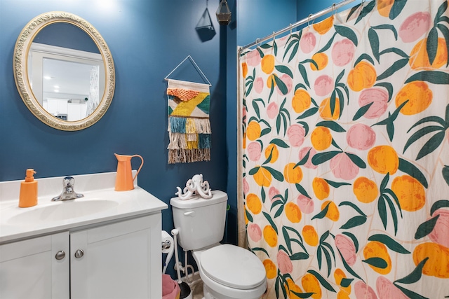 bathroom featuring a shower with curtain, vanity, and toilet