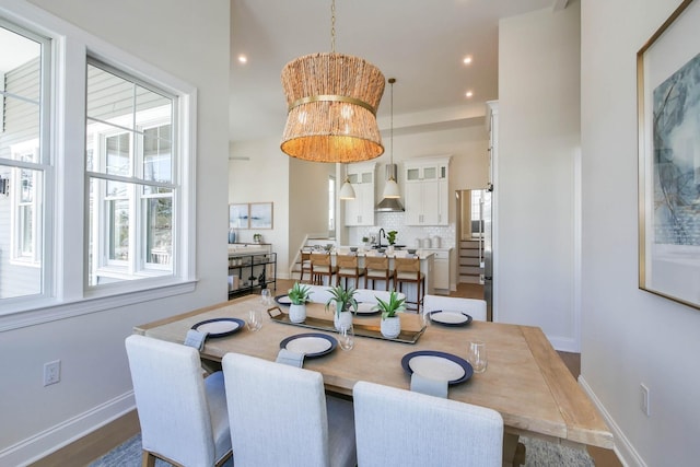 dining room with dark wood-style floors, recessed lighting, and baseboards