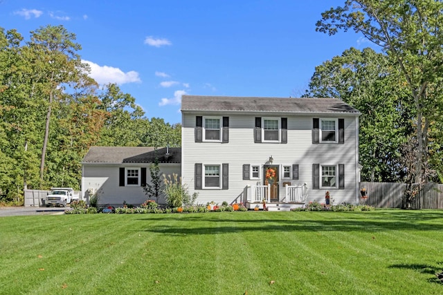 7 Dawn Rd, Petersburg, NJ 08270 - colonial-style house featuring a front yard and fence