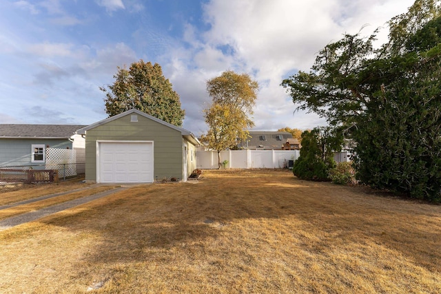 view of yard featuring an outdoor structure and a garage