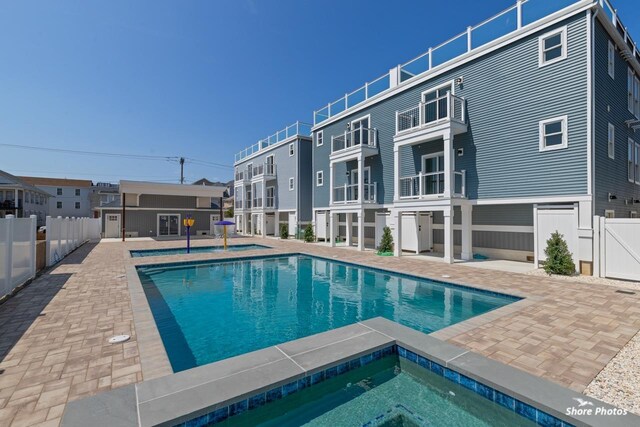 403 E Glenwood Ave Unit 15, Wildwood, NJ 08260 - community pool featuring a community hot tub, a residential view, and a patio area