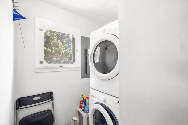 396 95th St, Stone Harbor, NJ 08247 - laundry area with estacked washer and dryer