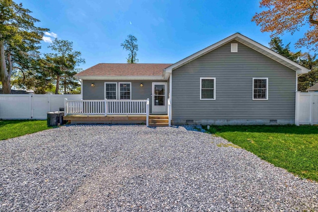 view of front of property with a front yard