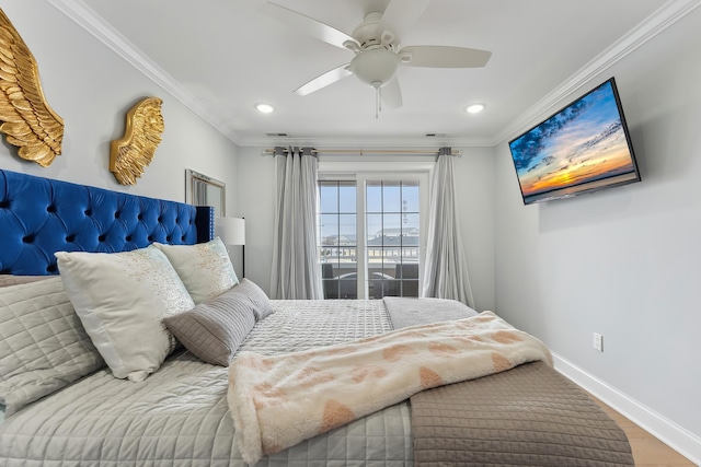 bedroom featuring a ceiling fan, wood finished floors, baseboards, recessed lighting, and ornamental molding