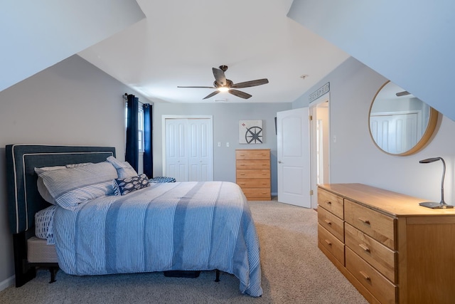 bedroom featuring carpet floors, a ceiling fan, and a closet