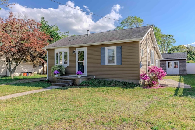 34 Holiday Rd, Villas, NJ 08251 - bungalow-style house featuring a front lawn and roof with shingles