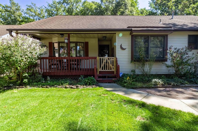 view of front of home featuring a porch and a front lawn