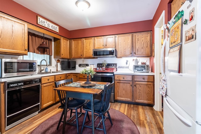 kitchen featuring sink, stainless steel appliances, and light hardwood / wood-style flooring