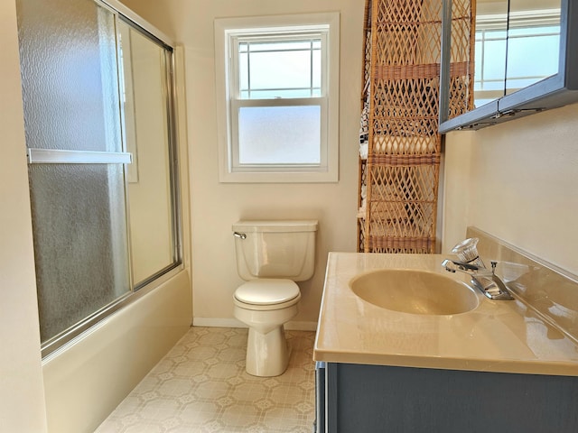 bathroom featuring baseboards, combined bath / shower with glass door, vanity, and toilet