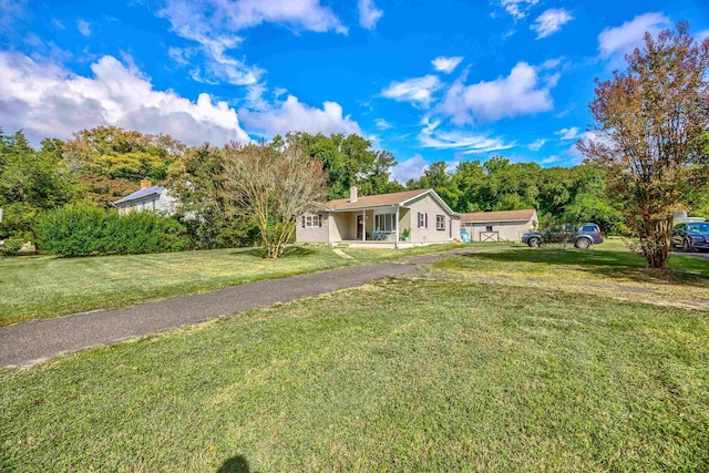 ranch-style house featuring a front lawn