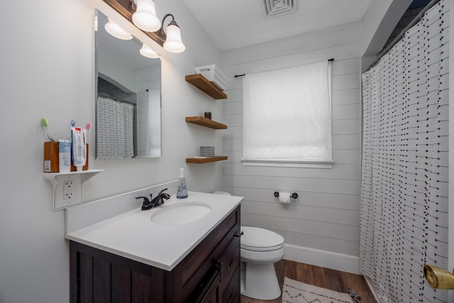 bathroom featuring a shower with curtain, hardwood / wood-style floors, vanity, and toilet