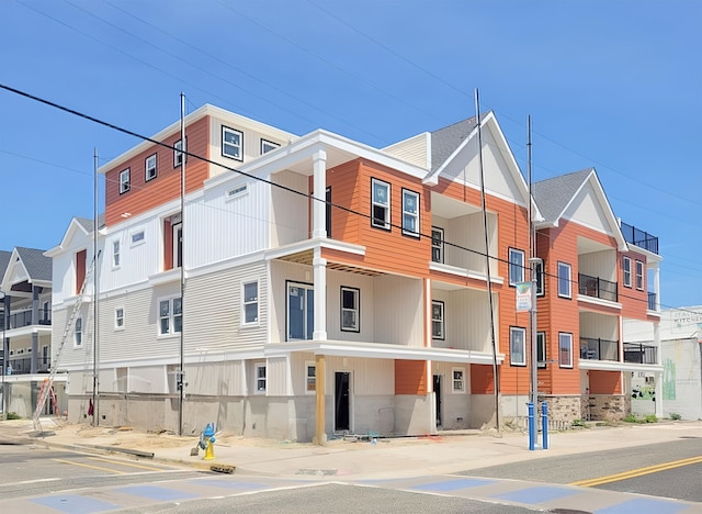 view of building exterior with a residential view