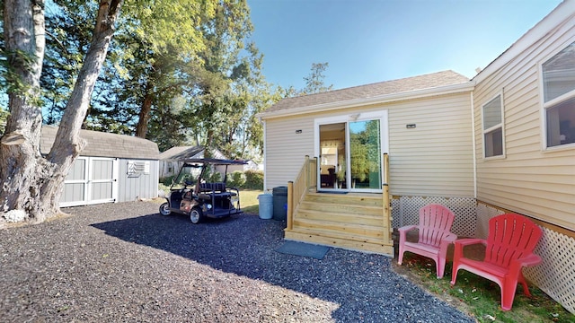 view of yard with a storage unit