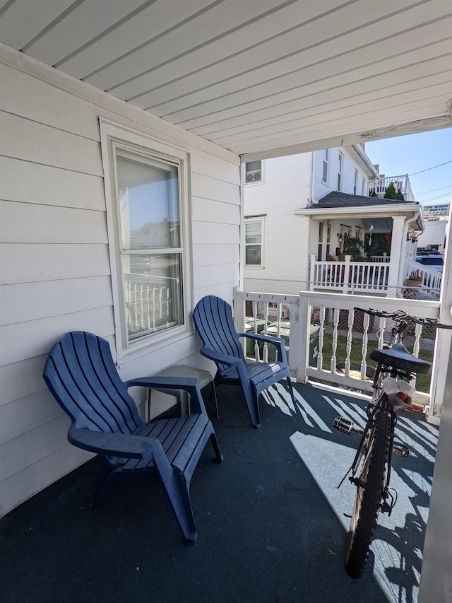 balcony featuring covered porch