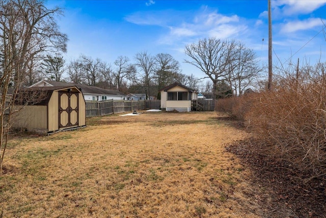 view of yard with a shed