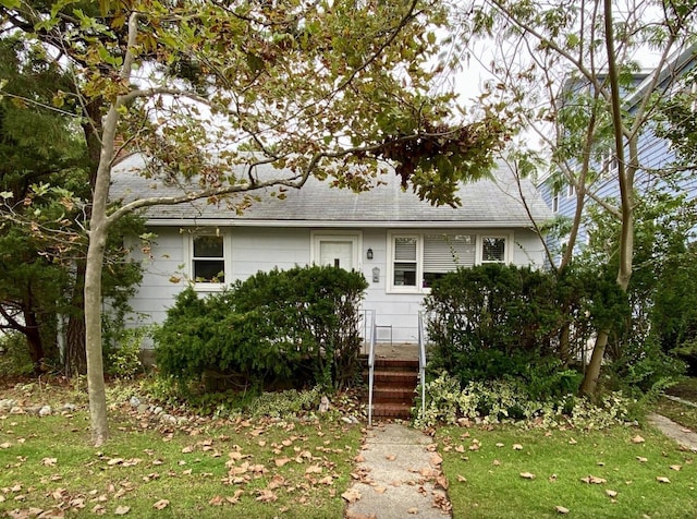 ranch-style home featuring a front yard