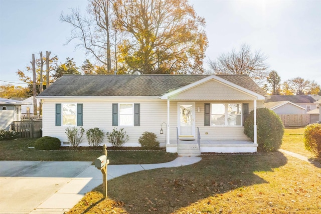 view of front of property featuring covered porch and a front lawn