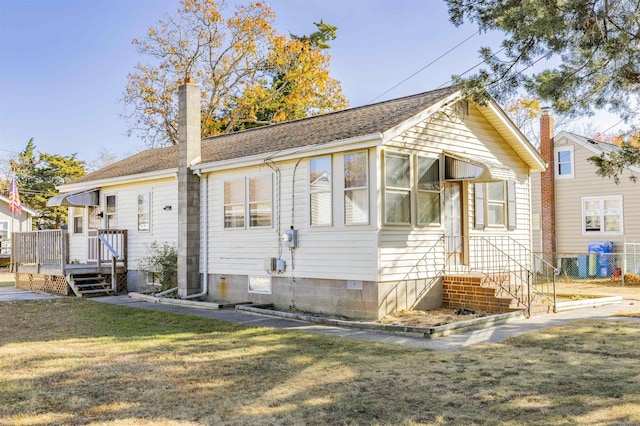 view of front of home with a front yard