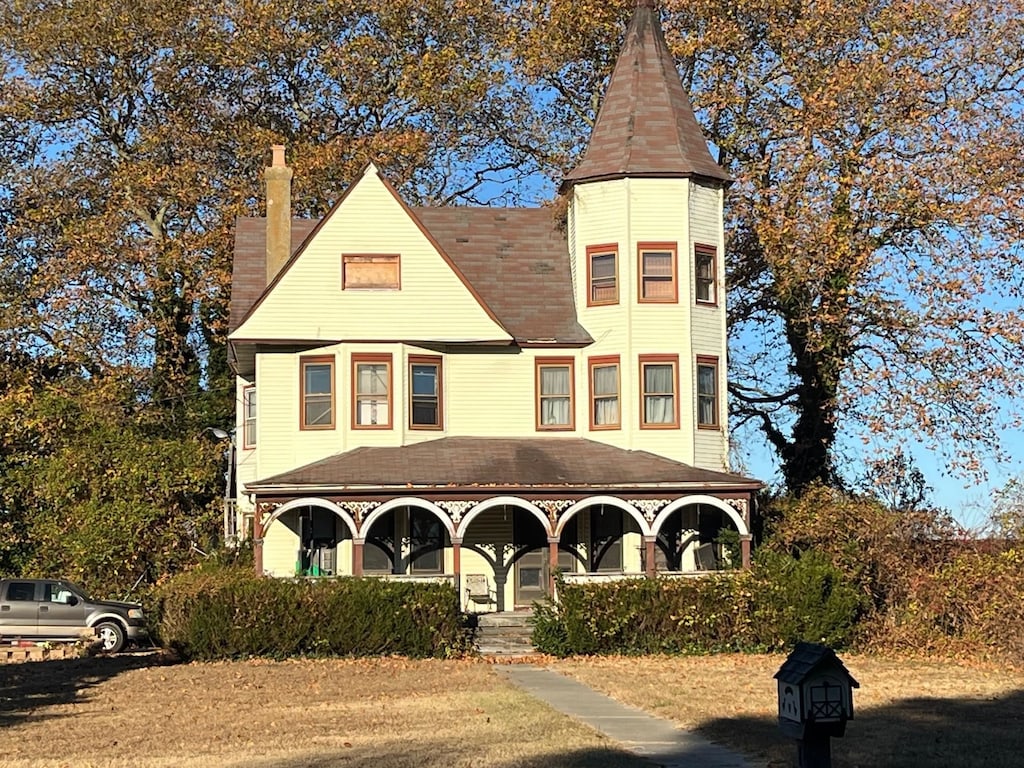 victorian-style house featuring a porch