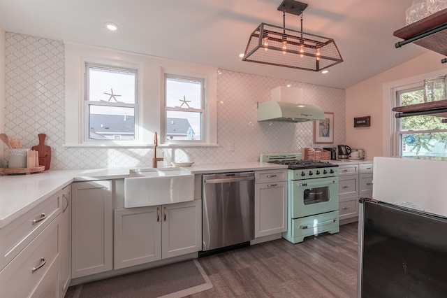 kitchen with dark wood-style flooring, appliances with stainless steel finishes, light countertops, and a sink