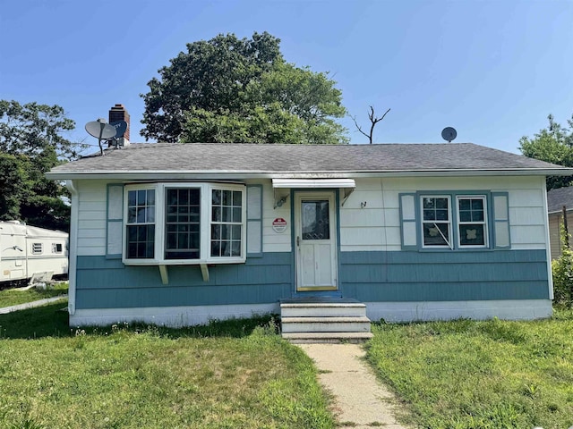 239 E Delaware Pkwy, Villas, NJ 08251 - view of front of home featuring a front yard, entry steps, a chimney, and roof with shingles