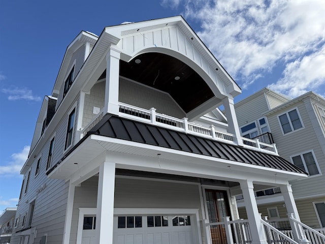 view of front facade featuring a garage and a balcony