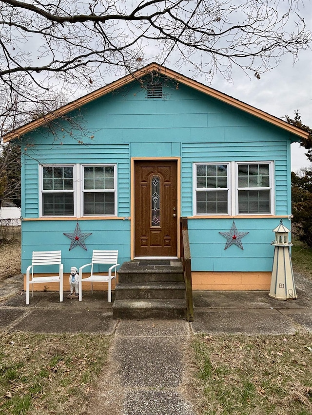 bungalow featuring entry steps