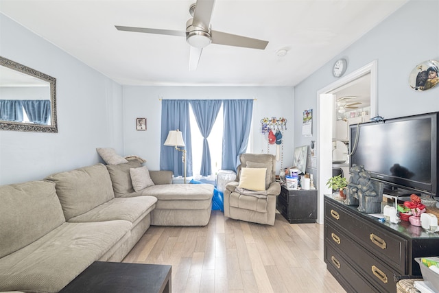 4 Rutledge Ave, Del Haven, NJ 08251 - living room featuring light wood finished floors and a ceiling fan
