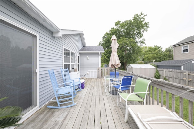 4 Rutledge Ave, Del Haven, NJ 08251 - wooden deck with outdoor dining space