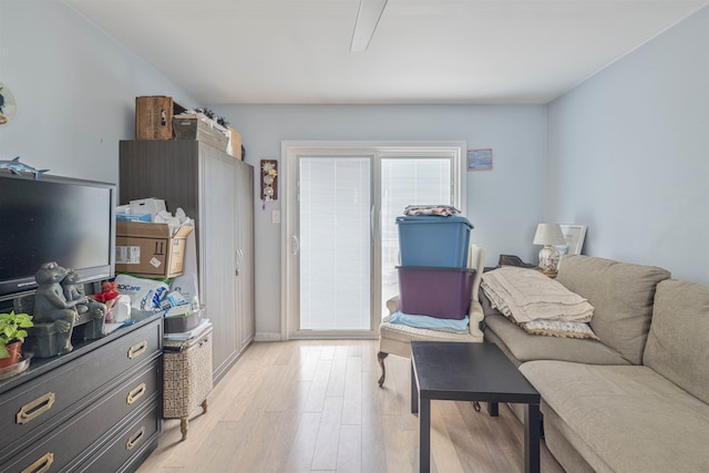 4 Rutledge Ave, Del Haven, NJ 08251 - living room featuring light wood finished floors