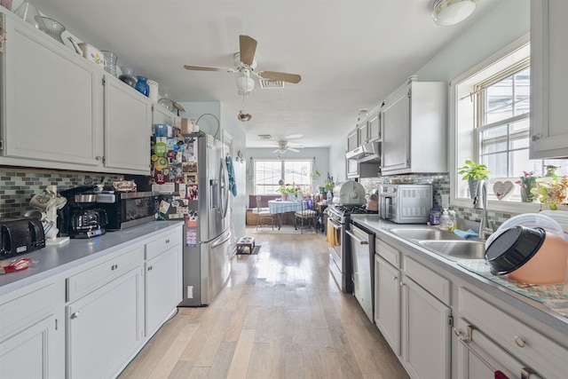 4 Rutledge Ave, Del Haven, NJ 08251 - kitchen featuring stainless steel appliances, a ceiling fan, decorative backsplash, and light wood-style flooring