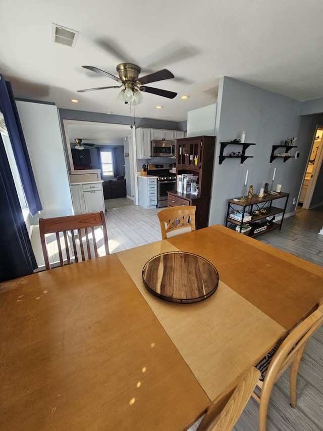 dining space featuring a ceiling fan, visible vents, recessed lighting, and light wood-style floors