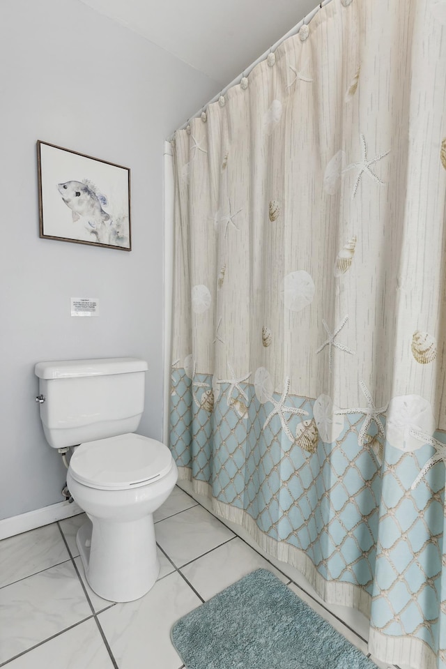 bathroom featuring tile patterned floors, a shower with curtain, and toilet