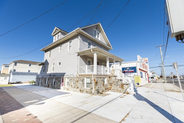 view of front of property featuring a porch