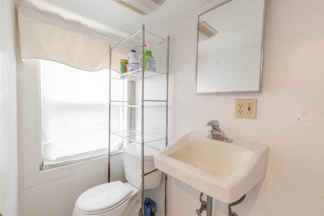 bathroom featuring toilet and sink